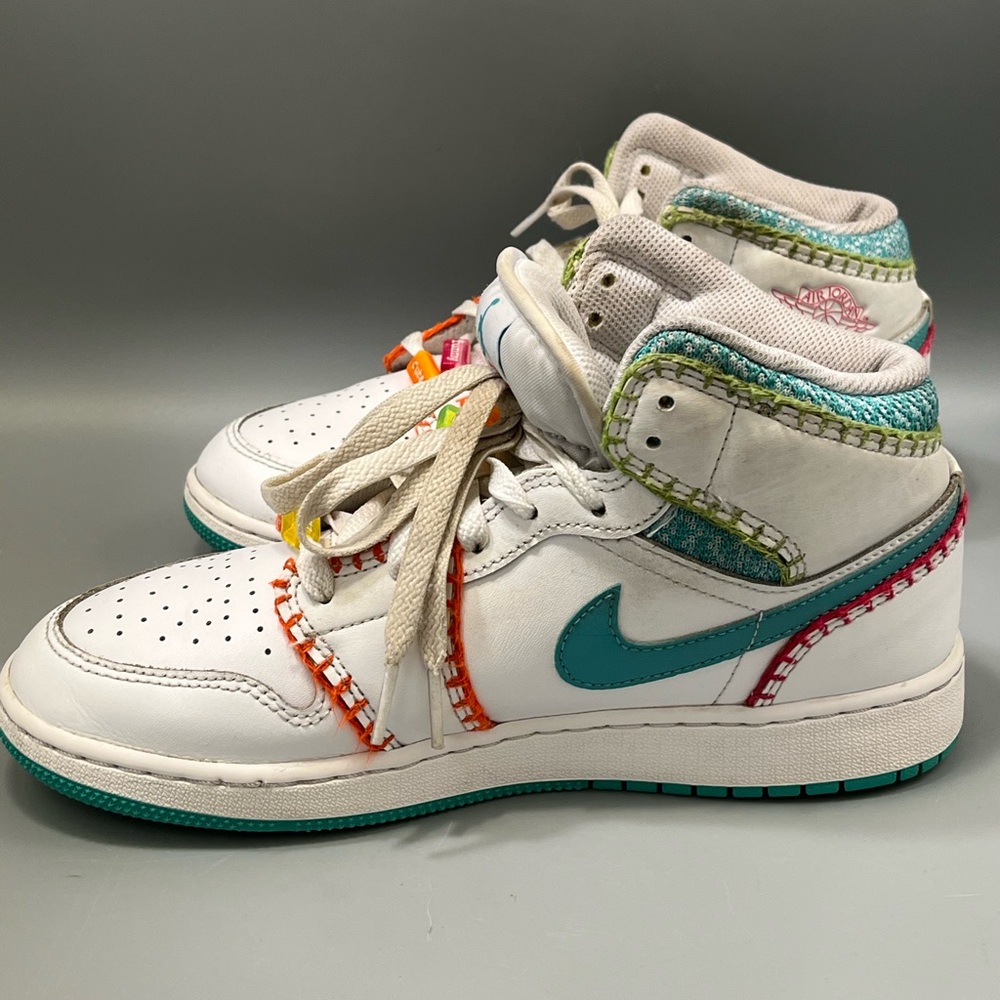 Nike Air Jordan 1 Mid SE GS White Teal Retro DM6218-100 Size 6Y UK  5.5 EUR 38.5 - Picture 5 of 15